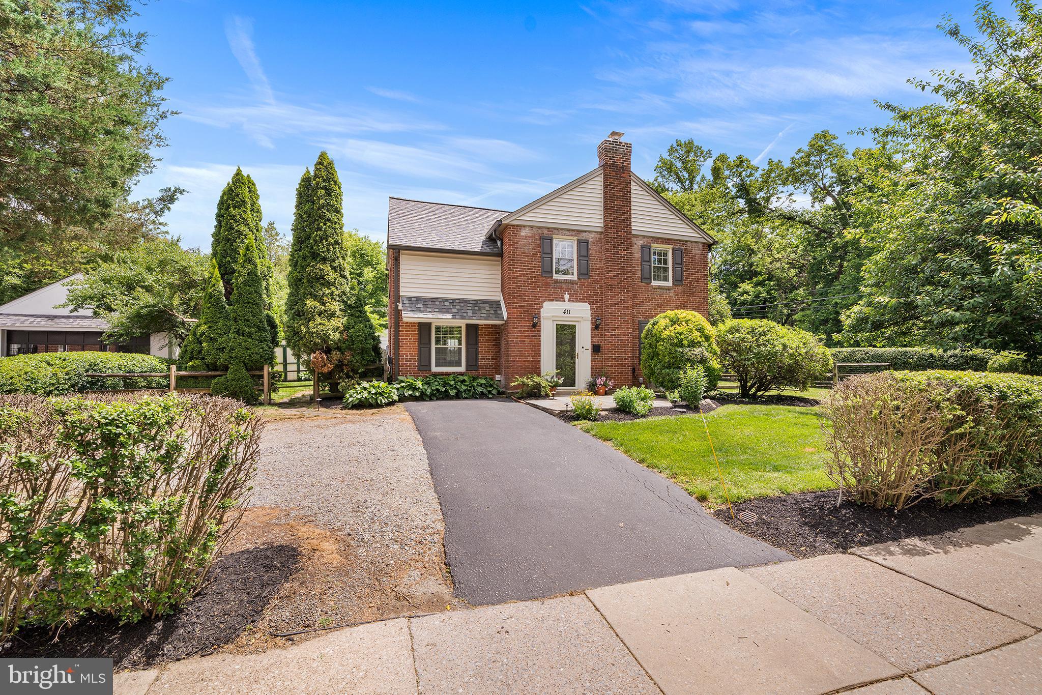 411 Sugartown Road Wayne, PA 19087 - Photo 2 of 34