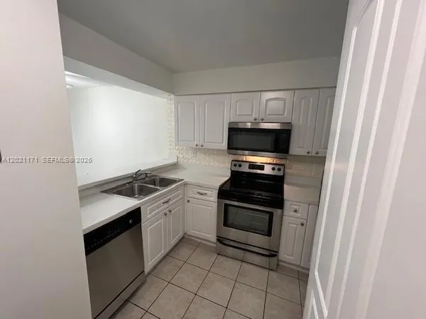 $2,350 | 15405 North Miami Lakeway, Unit 1071, Miami Lakes, FL 33014