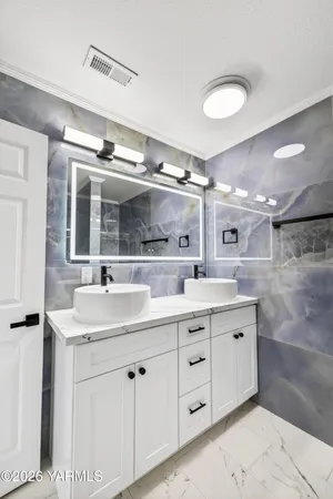 $389,000 | 412 Victoria Street, Sunnyside, WA 98944