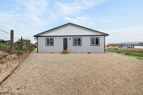 $389,000 | 412 Victoria Street, Sunnyside, WA 98944