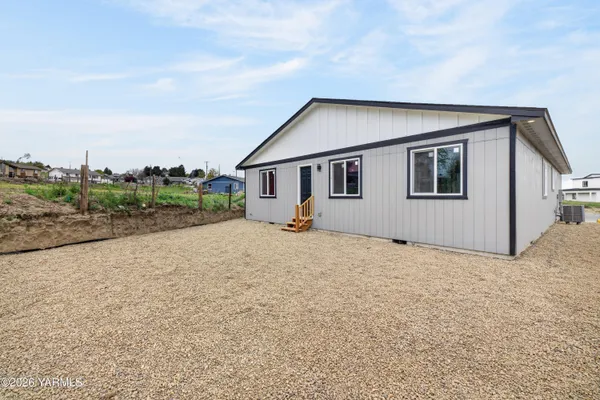 $389,000 | 412 Victoria Street, Sunnyside, WA 98944