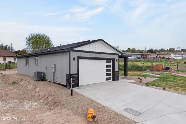 $389,000 | 412 Victoria Street, Sunnyside, WA 98944