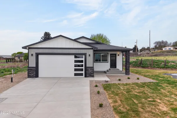 $389,000 | 412 Victoria Street, Sunnyside, WA 98944