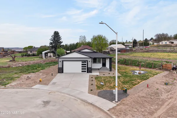 $389,000 | 412 Victoria Street, Sunnyside, WA 98944