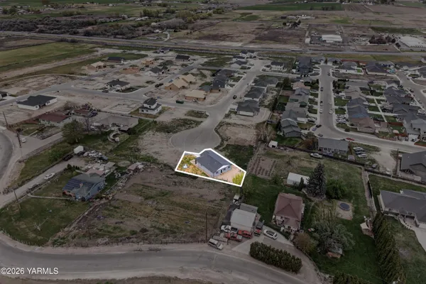 $389,000 | 412 Victoria Street, Sunnyside, WA 98944