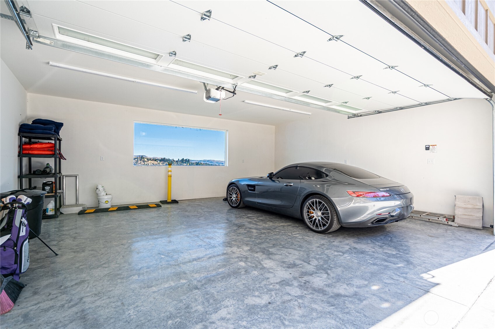 10370 South Lakeshore Road Chelan, WA 98816 - Photo 7 of 31 a view of parking