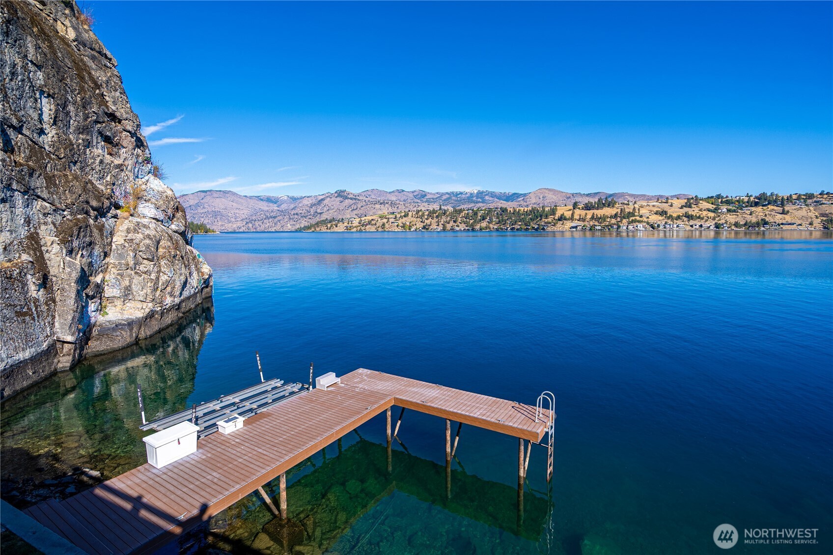 10370 South Lakeshore Road Chelan, WA 98816 - Photo 9 of 31 a view of a lake with a house in the background