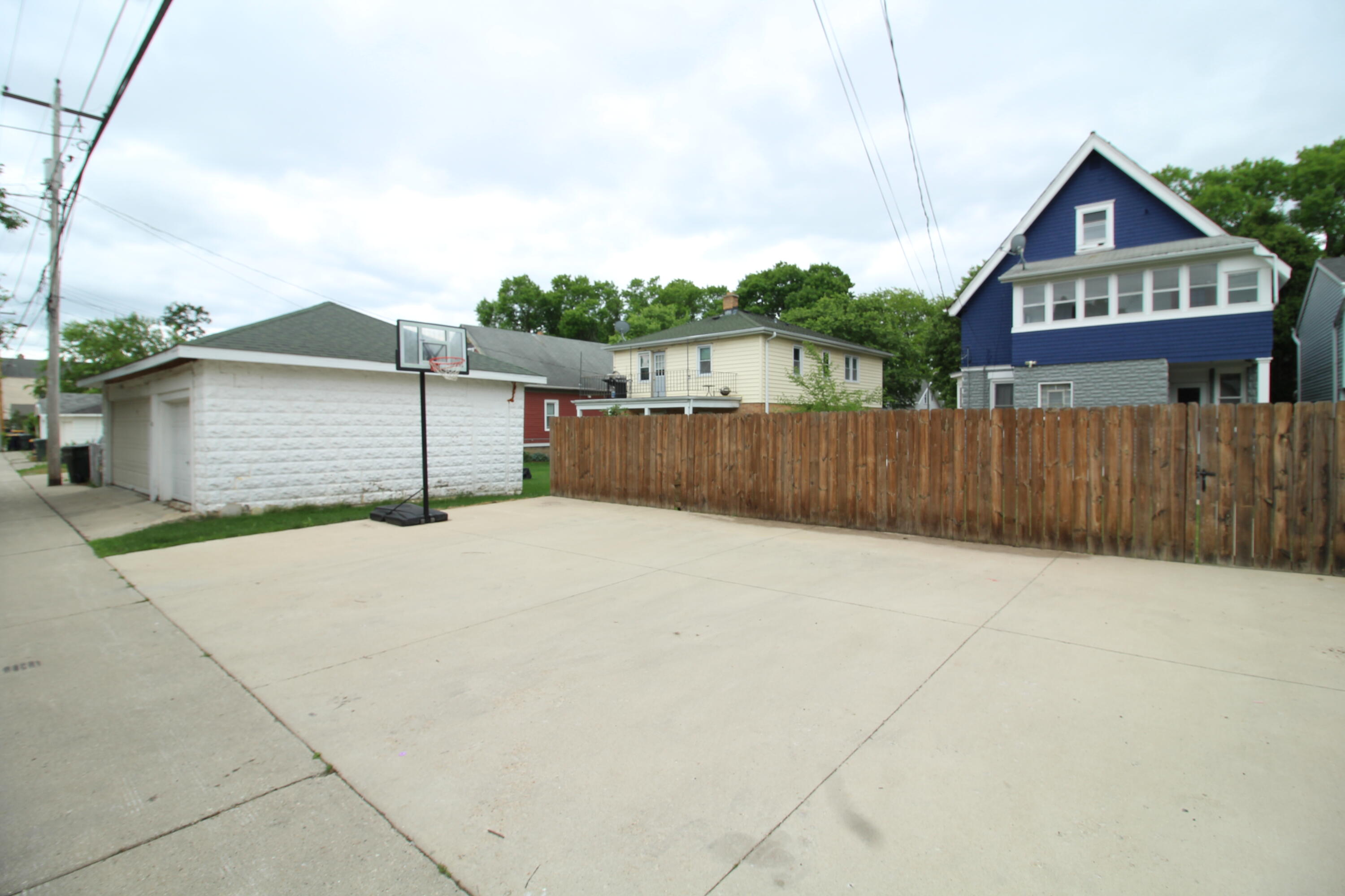 1516 South 78th Street Milwaukee, WI 53214 - Photo 50 of 53 Parking
