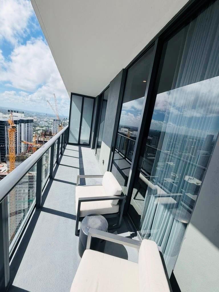 159 Northeast 6th Street, Unit PH5014 Miami, FL 33132 - Photo 28 of 41 a view of entryway