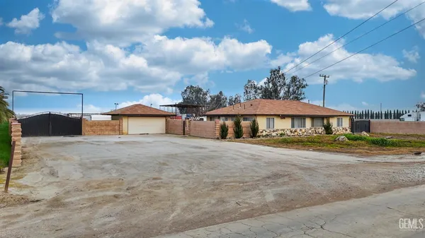 $1,099,500 | Undisclosed Address, Shafter, CA 93263