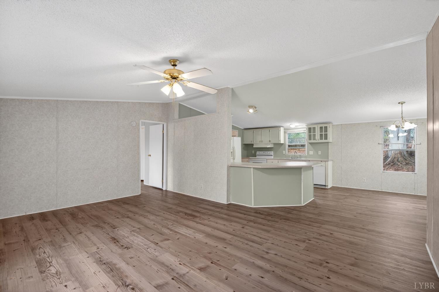 140 Garford Road Madison Heights, VA 24572 - Photo 4 of 28 Gallery Image 4