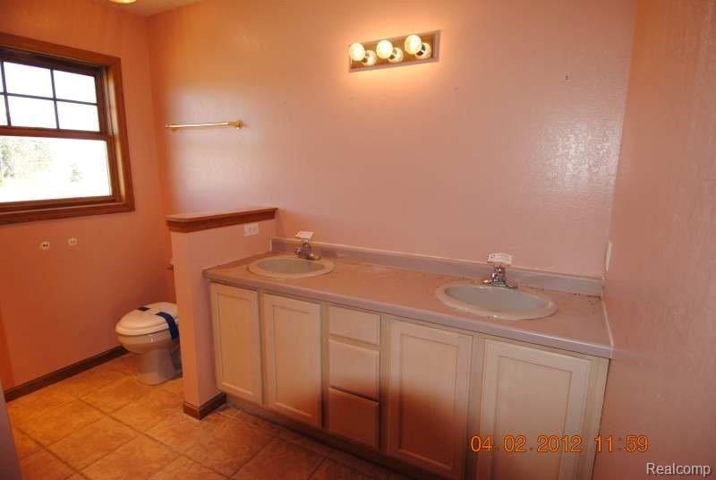 7627 Geirman Road Maybee, MI 48159 - Photo 14 of 17 Full Bathroom 2.JPG