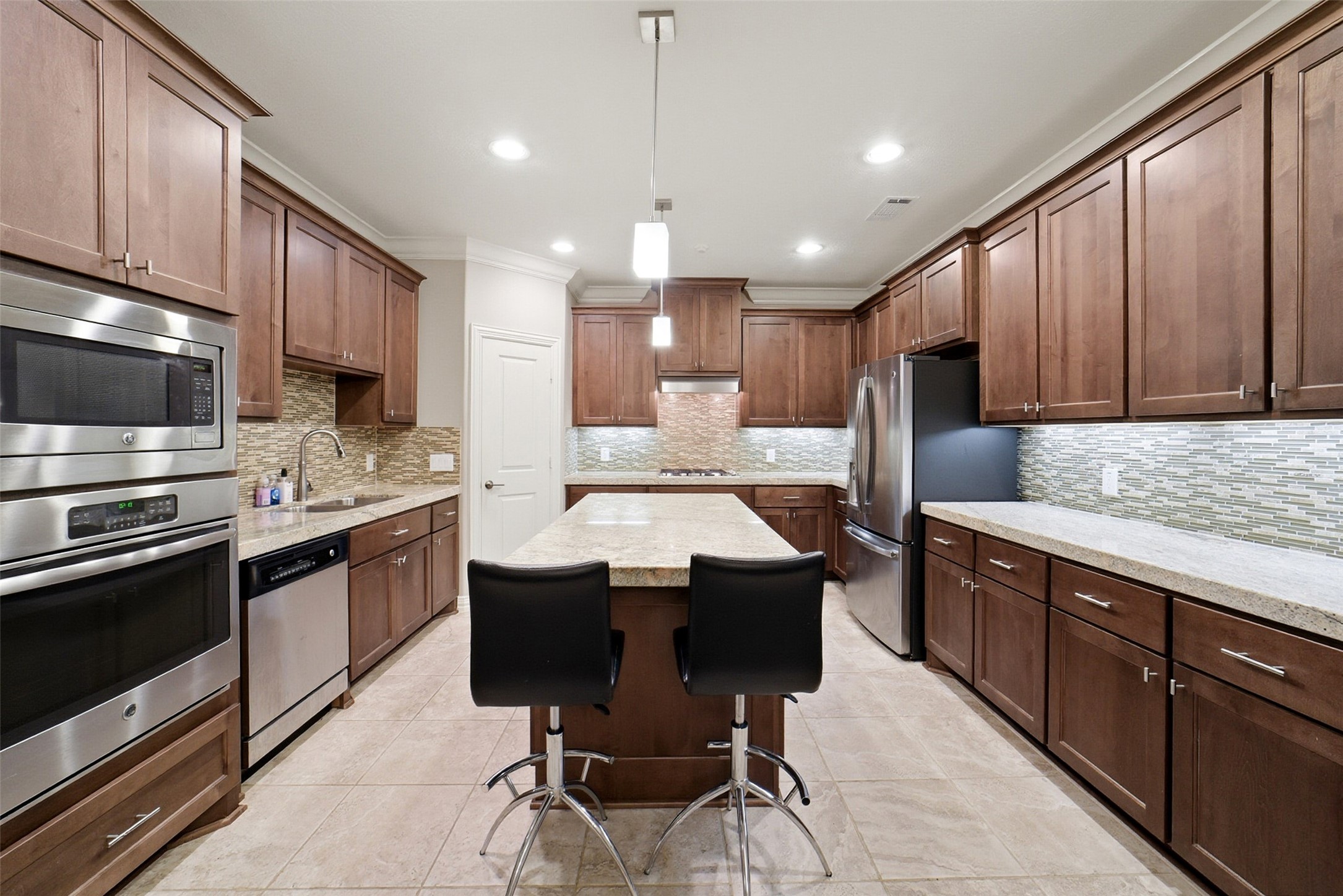 13428 Preston Cliff Court Houston, TX 77077 - Photo 10 of 35