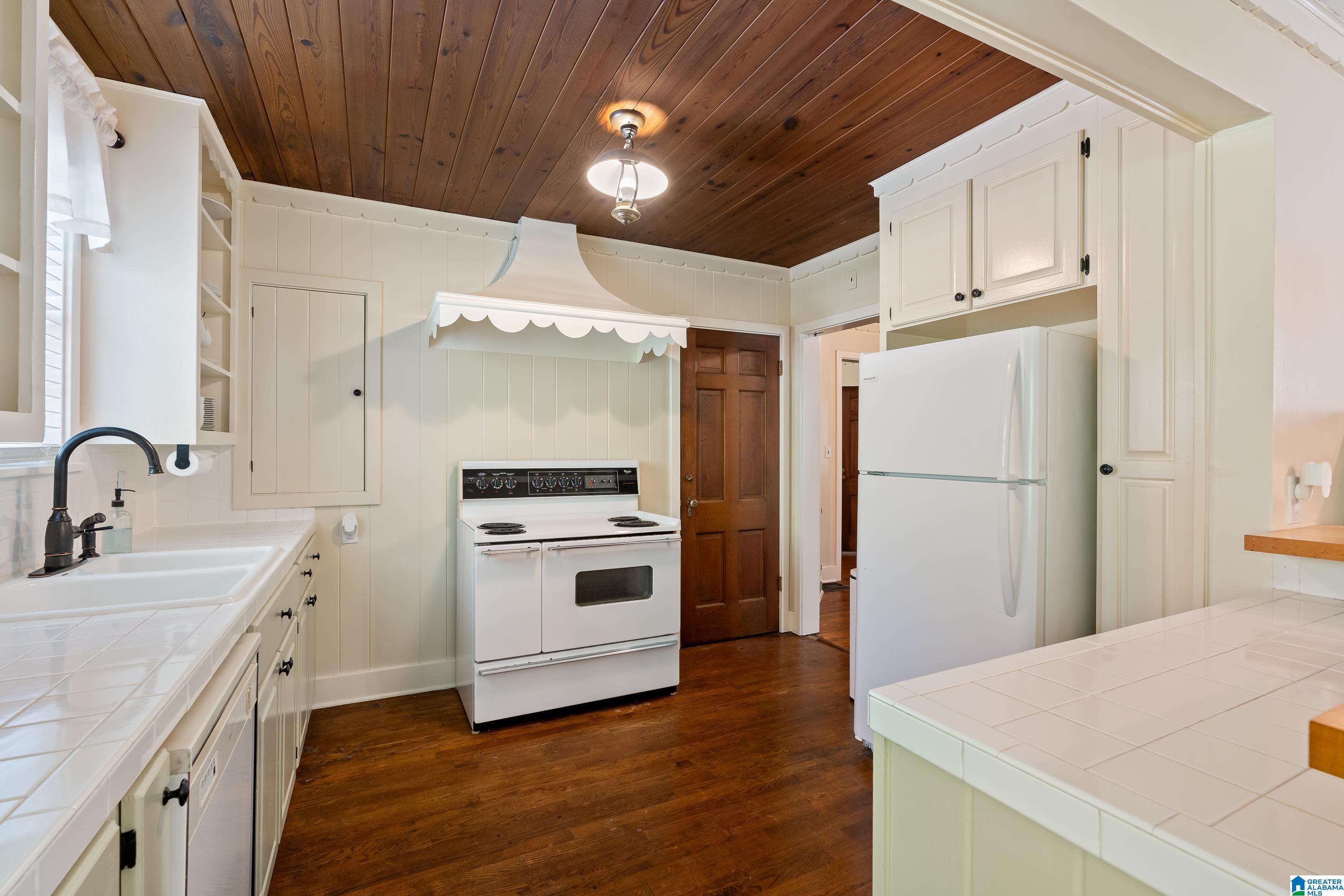 529 Ridge Road Birmingham, AL 35206 - Photo 8 of 37