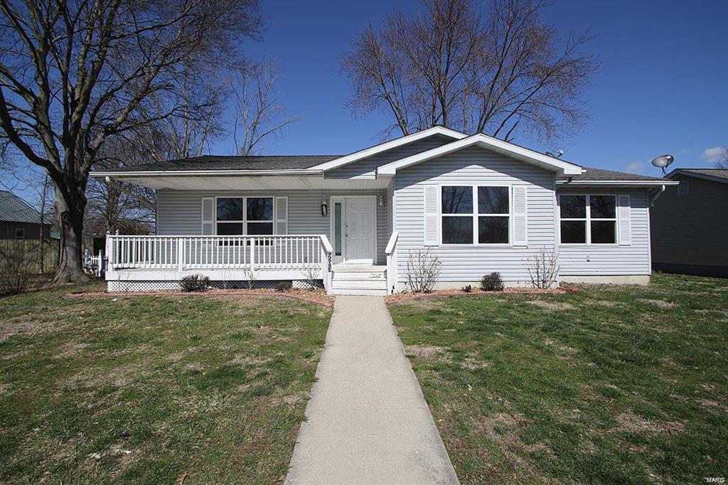 203 East Pocahontas Road Highland, IL 62249 - Photo 1 of 36