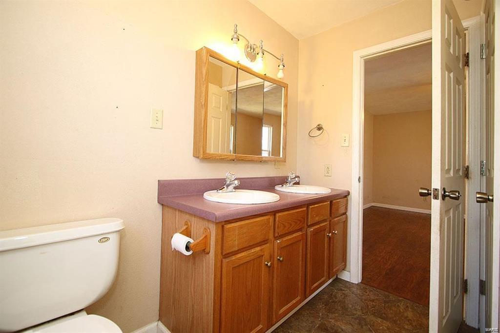 203 East Pocahontas Road Highland, IL 62249 - Photo 17 of 36