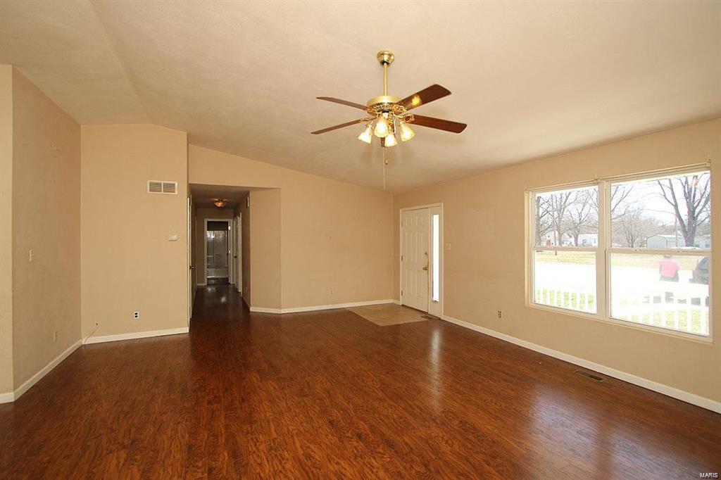 203 East Pocahontas Road Highland, IL 62249 - Photo 3 of 36