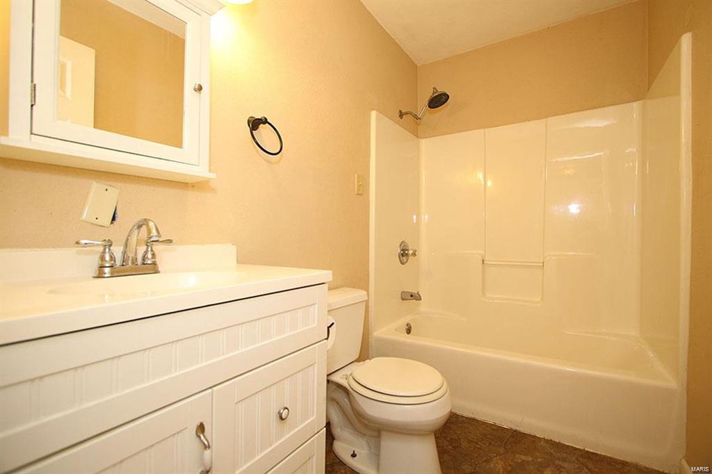 203 East Pocahontas Road Highland, IL 62249 - Photo 22 of 36