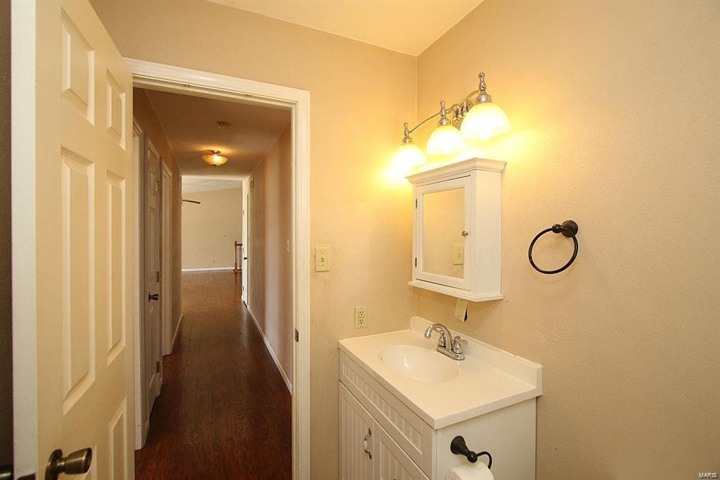 203 East Pocahontas Road Highland, IL 62249 - Photo 23 of 36