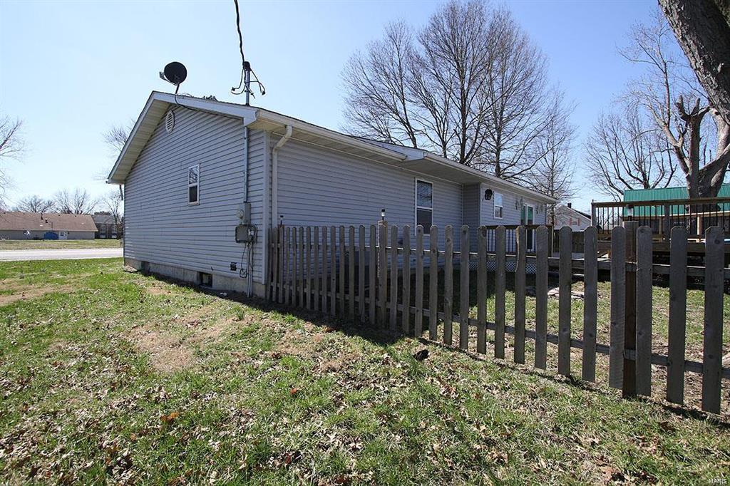 203 East Pocahontas Road Highland, IL 62249 - Photo 24 of 36