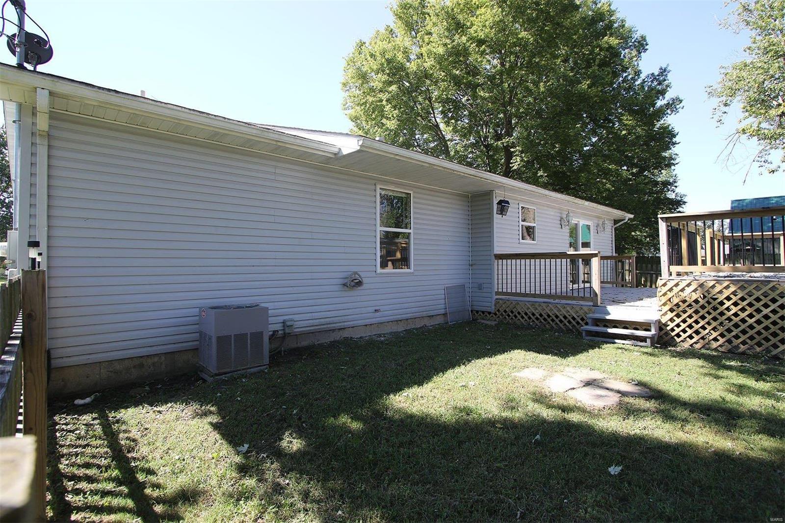 203 East Pocahontas Road Highland, IL 62249 - Photo 26 of 36