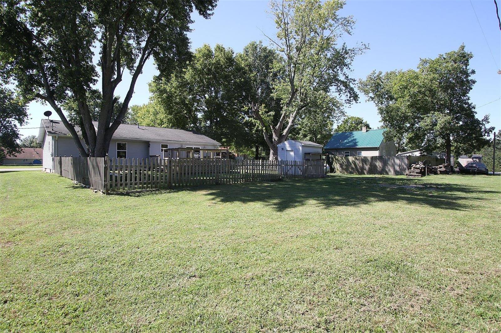203 East Pocahontas Road Highland, IL 62249 - Photo 27 of 36