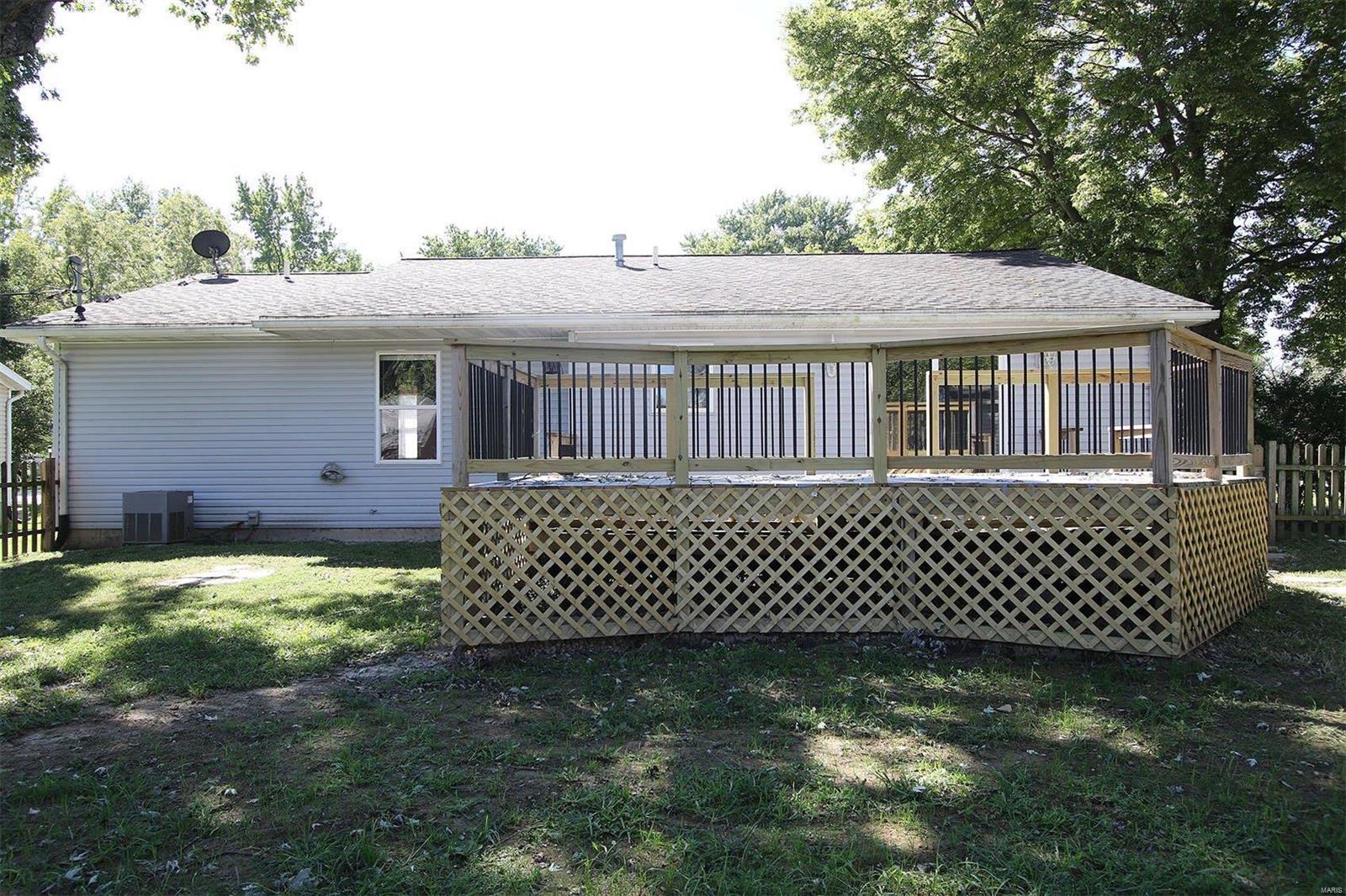 203 East Pocahontas Road Highland, IL 62249 - Photo 28 of 36