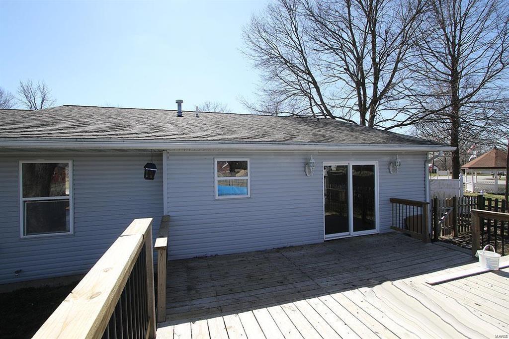 203 East Pocahontas Road Highland, IL 62249 - Photo 29 of 36