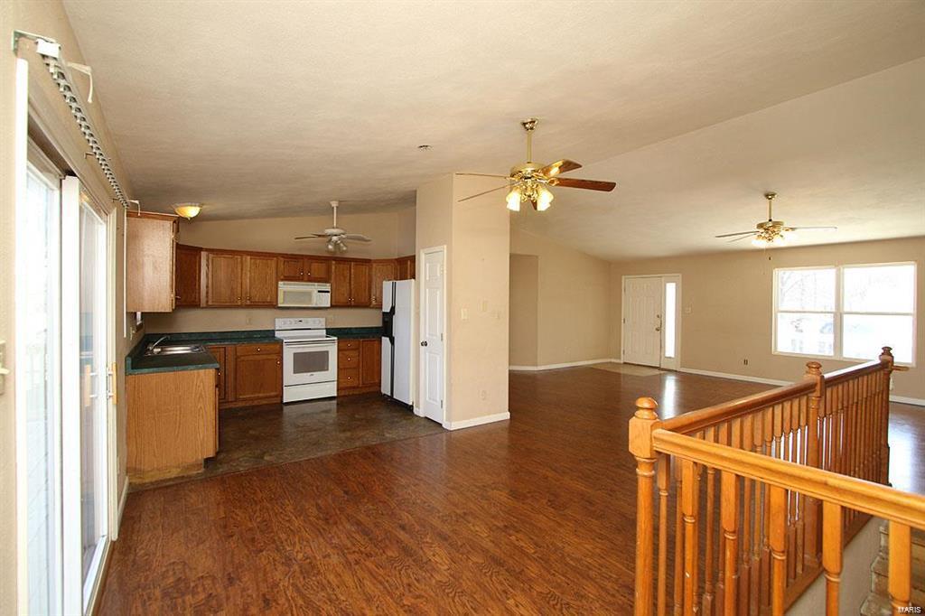 203 East Pocahontas Road Highland, IL 62249 - Photo 5 of 36