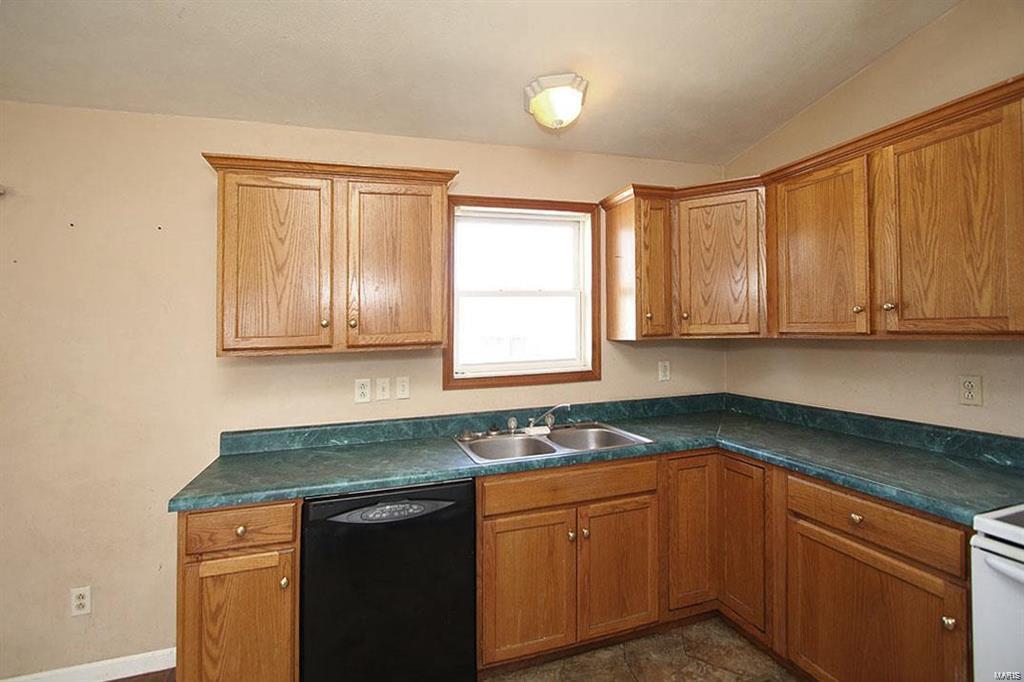 203 East Pocahontas Road Highland, IL 62249 - Photo 9 of 36