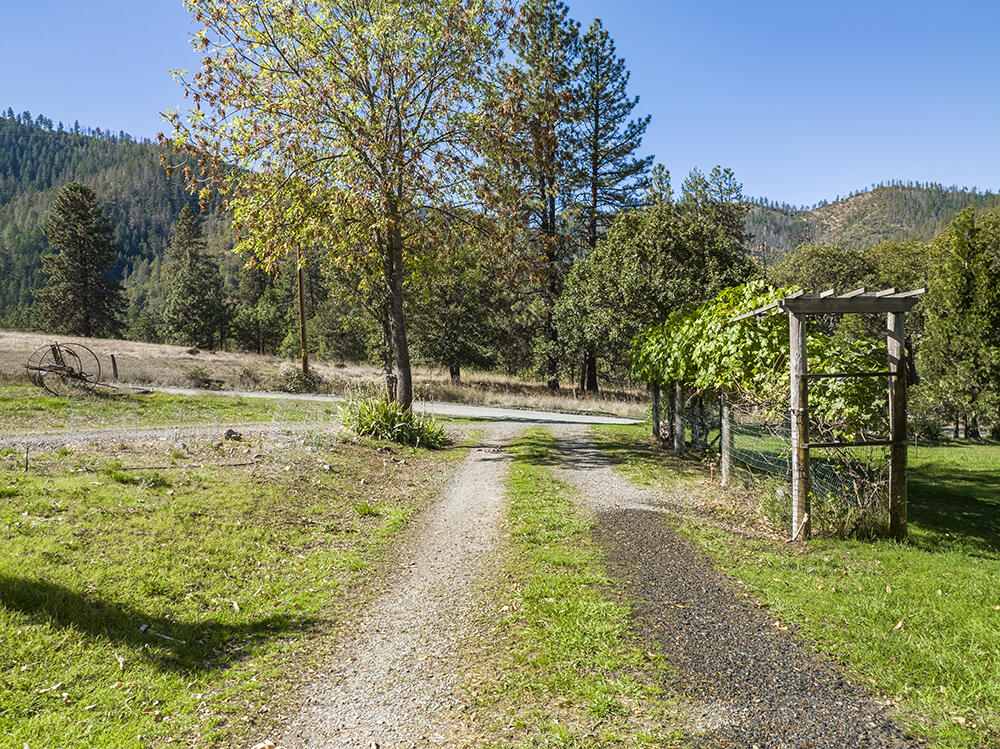165 Hogan Road Jacksonville, OR 97530 - Photo 32 of 56 31