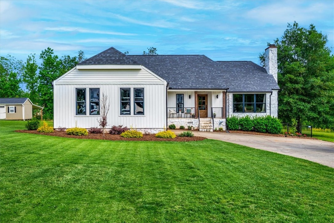 507 West Quincy Road Seneca, SC 29678 - Photo 1 of 25 Welcome to 507 W Quincy...