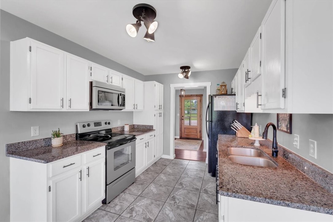 507 West Quincy Road Seneca, SC 29678 - Photo 11 of 25 Kitchen