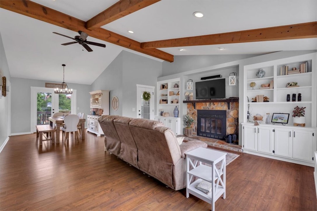 507 West Quincy Road Seneca, SC 29678 - Photo 3 of 25 Spacious Family Room