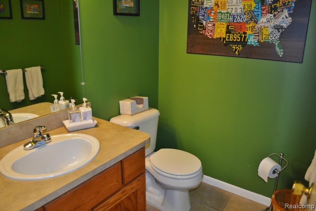 21409 Raintree Drive Macomb, MI 48044 - Photo 12 of 30 1 (17).jpg