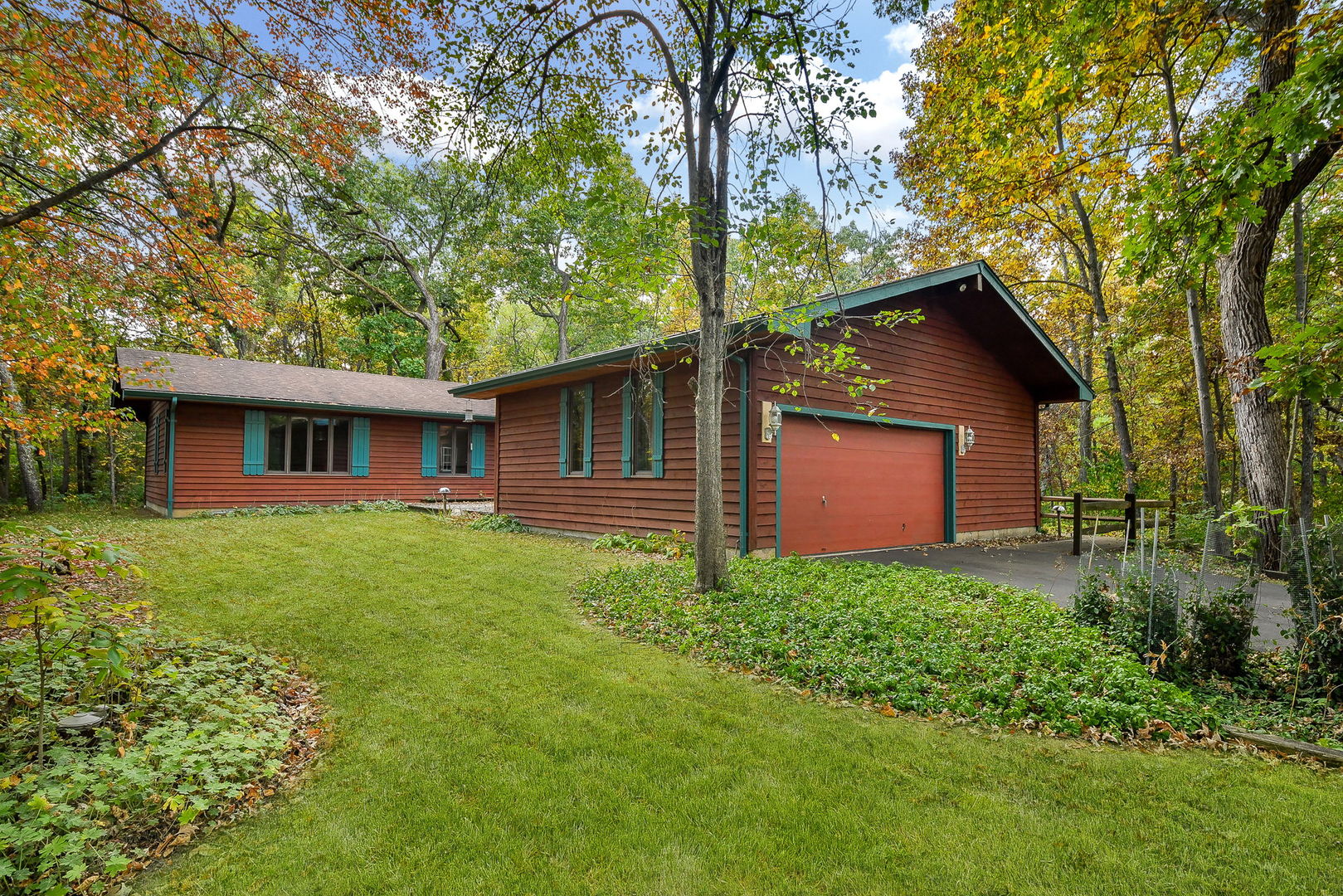 6N347 Old Homestead Road St. Charles, IL 60175 - Photo 23 of 25 a backyard of a house with lots of green space