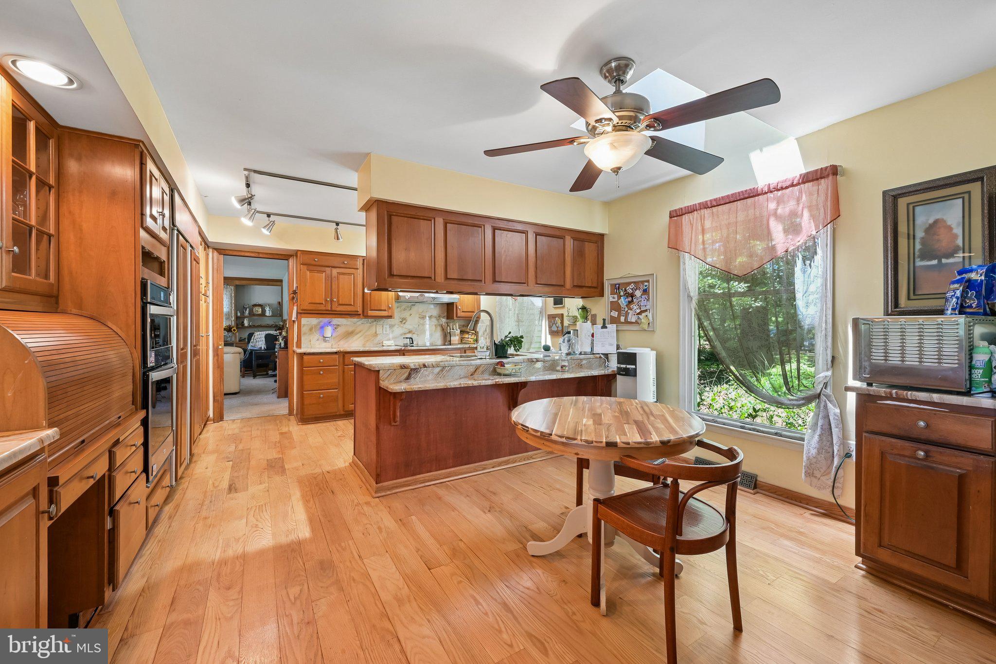 120 Egret Road Marlton, NJ 08053 - Photo 6 of 32 Large eat in kitchen