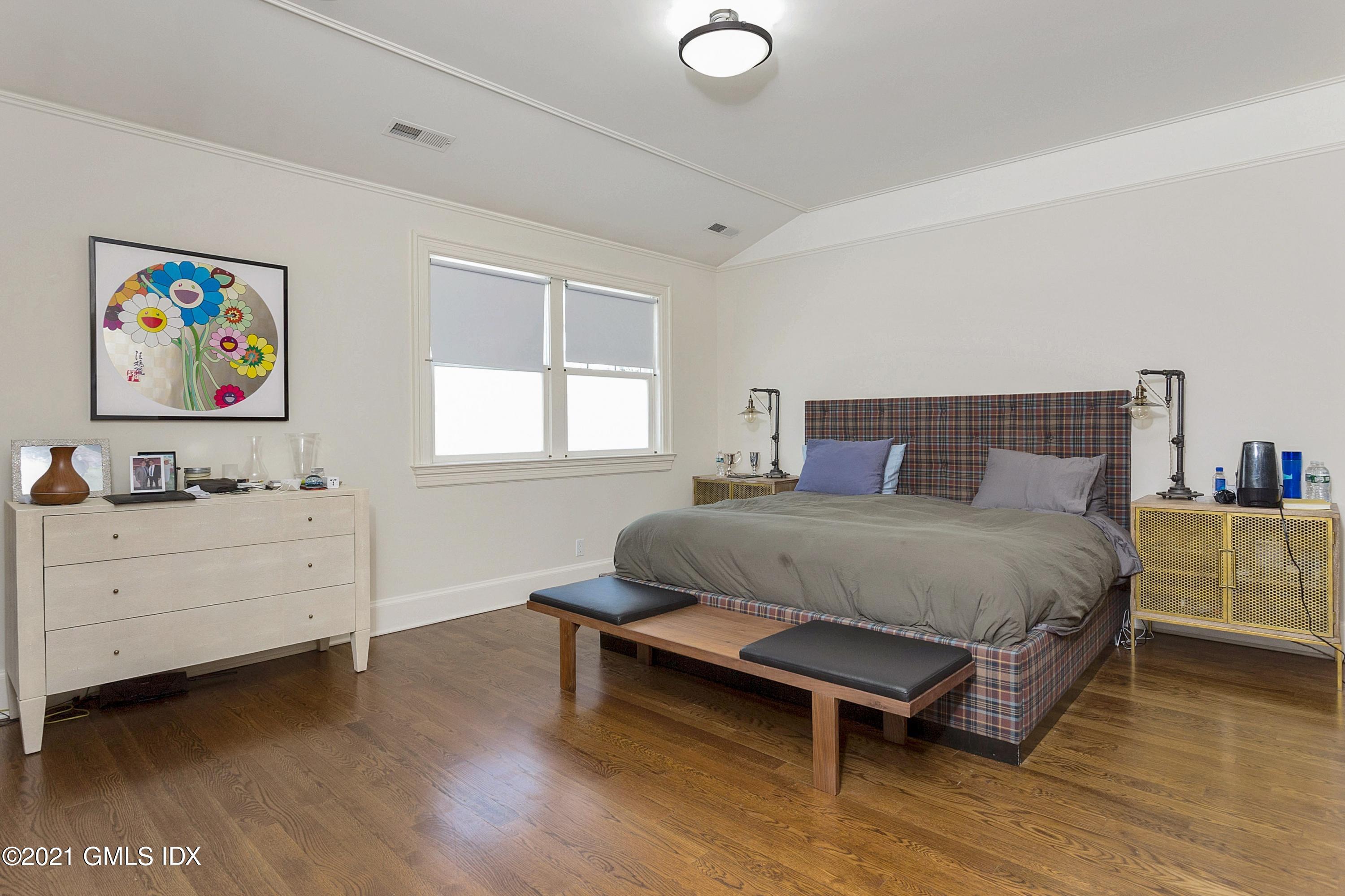 140 Havemeyer Place, Unit A Greenwich, CT 06830 - Photo 18 of 39 140 H master bed