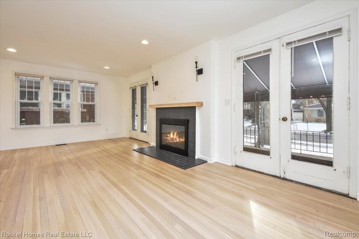 1452 Bishop Road Grosse Pointe, MI 48230 - Photo 5 of 48 05-Living Room.jpg