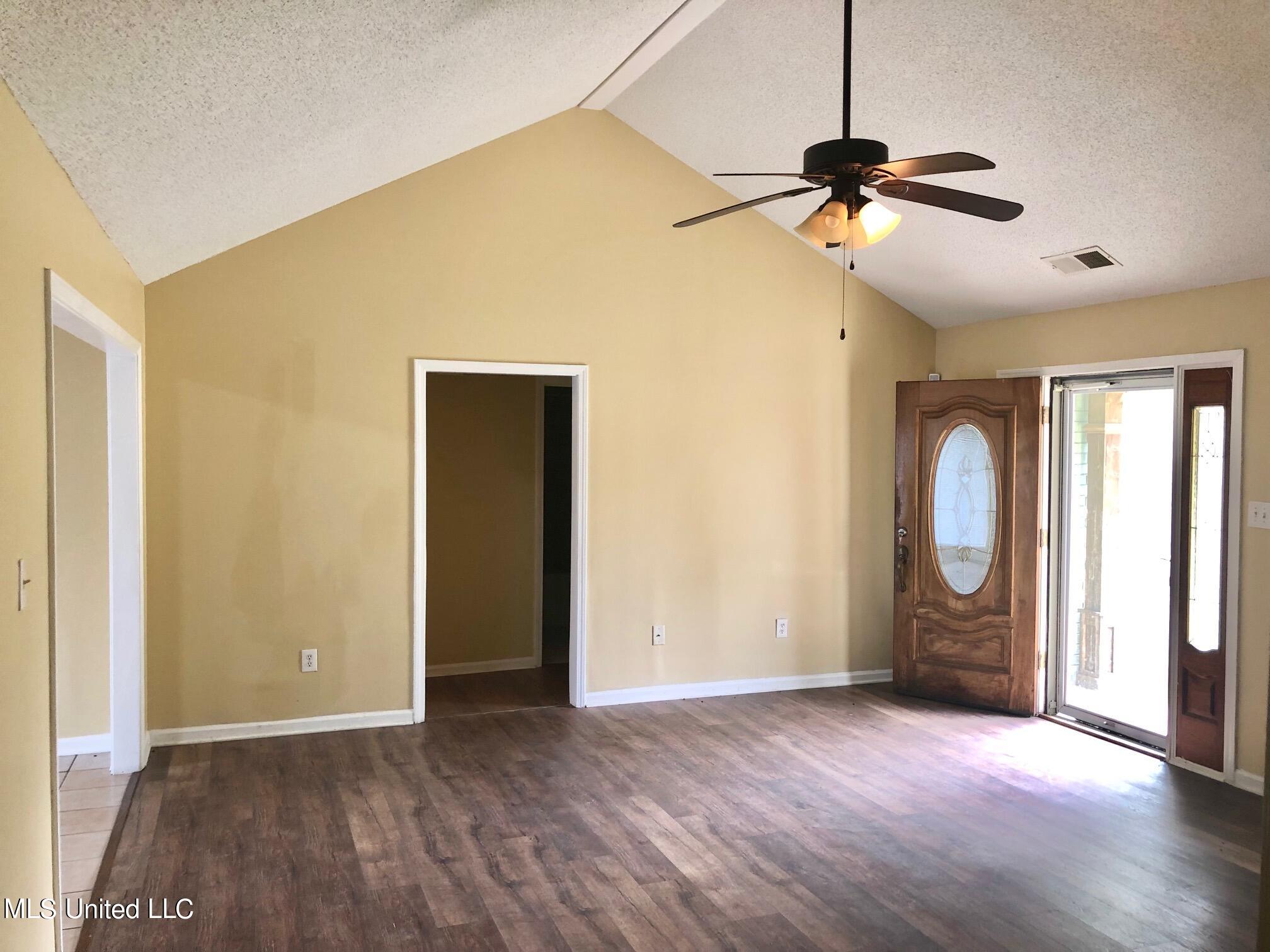 1762 Craft Road South Hernando, MS 38632 - Photo 5 of 19 IMG_4111