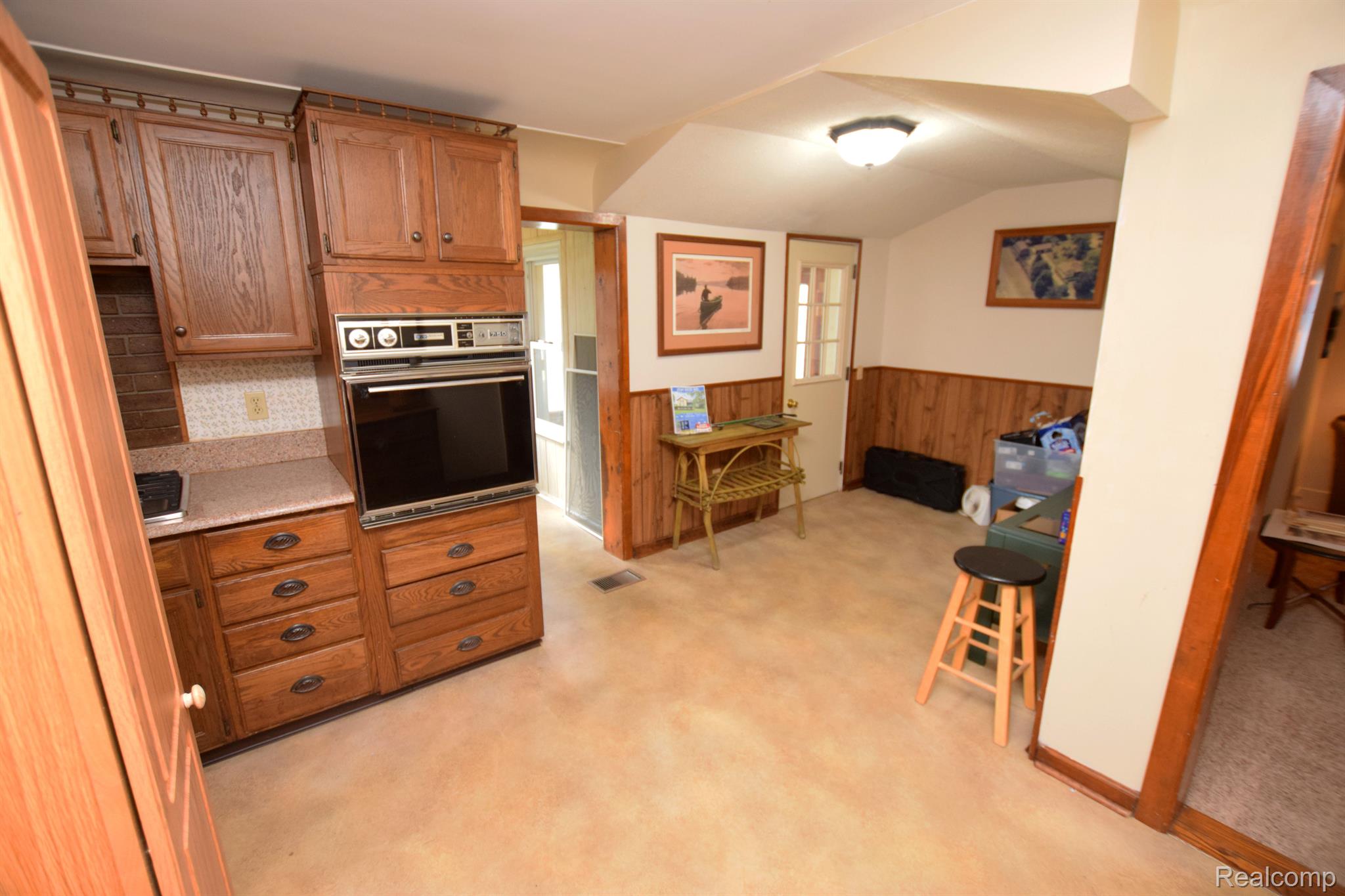 2041 Reid Road Flint, MI 48507 - Photo 3 of 24 Entryway