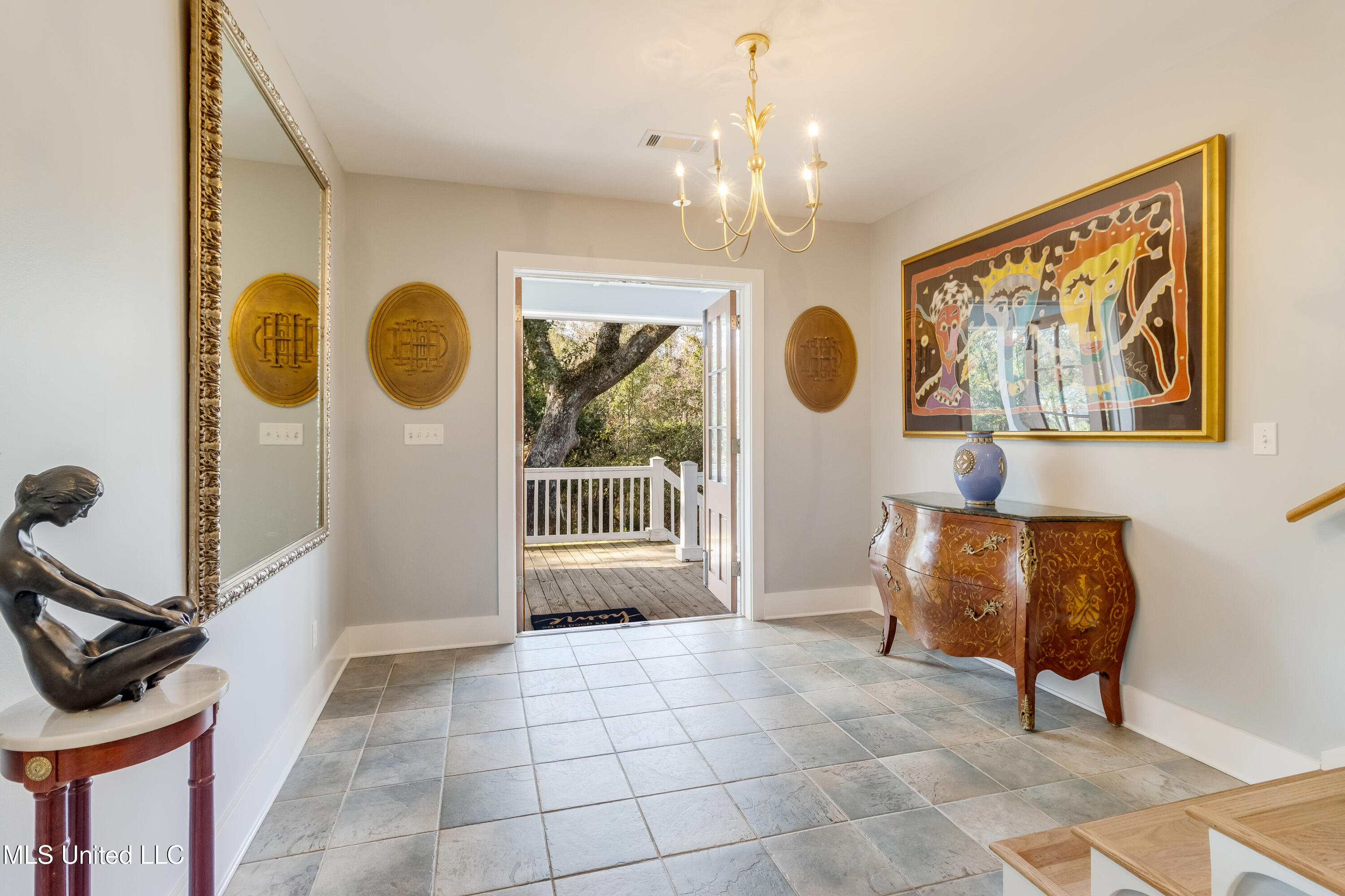 138 St Charles Street Bay St. Louis, MS 39520 - Photo 14 of 52 Foyer