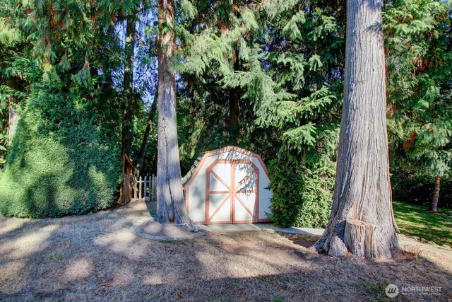 a view of an empty room with a ceiling fan