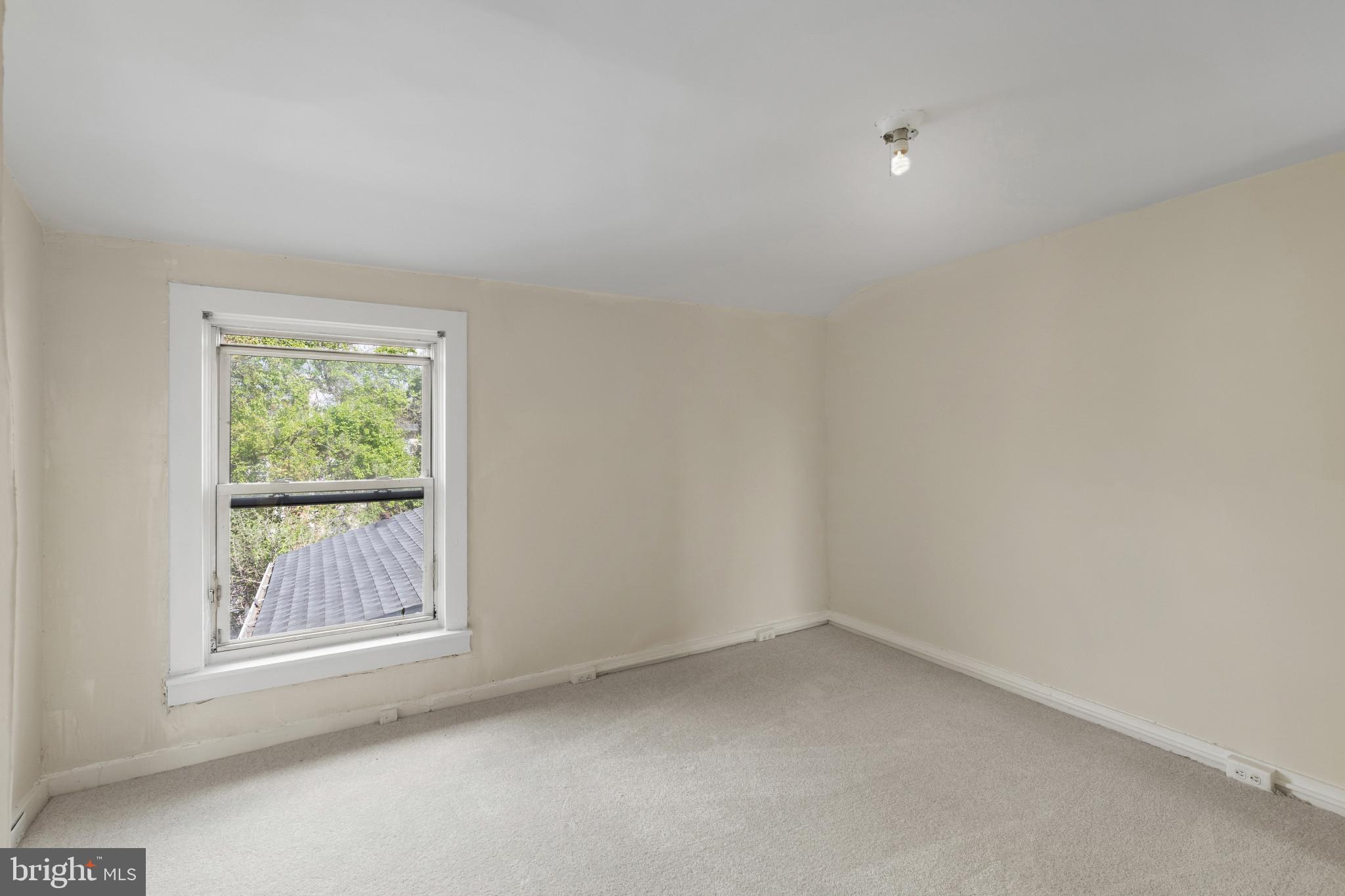 119 South Poppleton Street Baltimore, MD 21201 - Photo 23 of 27 an empty room with a window