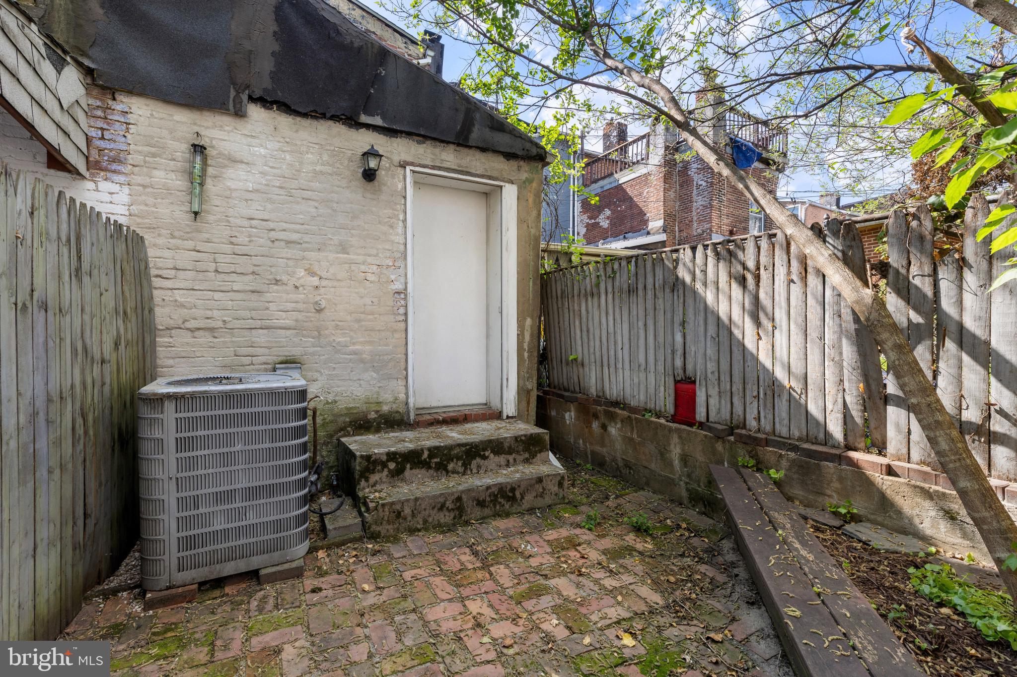 119 South Poppleton Street Baltimore, MD 21201 - Photo 27 of 27 a backyard of a house
