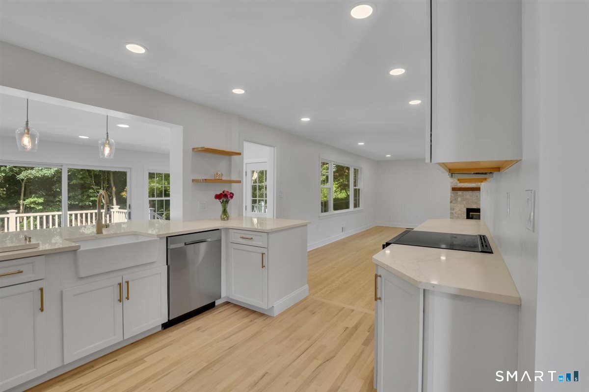 147 Ridge Road Middletown, CT 06457 - Photo 11 of 37 Gallery Image 11