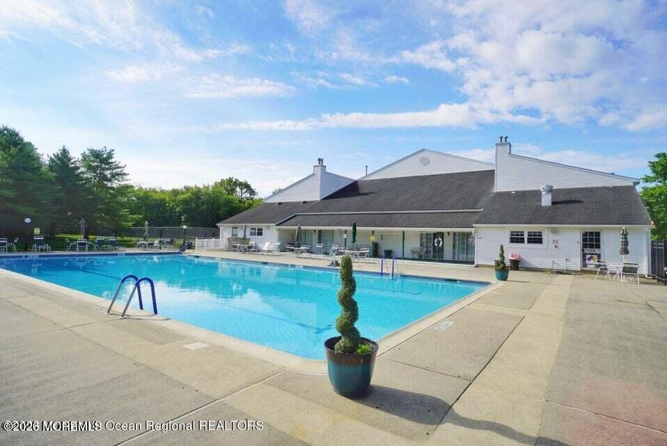 3 Gatley Close, Unit 1000 Freehold, NJ 07728 - Photo 22 of 24 a front view of a house with garden