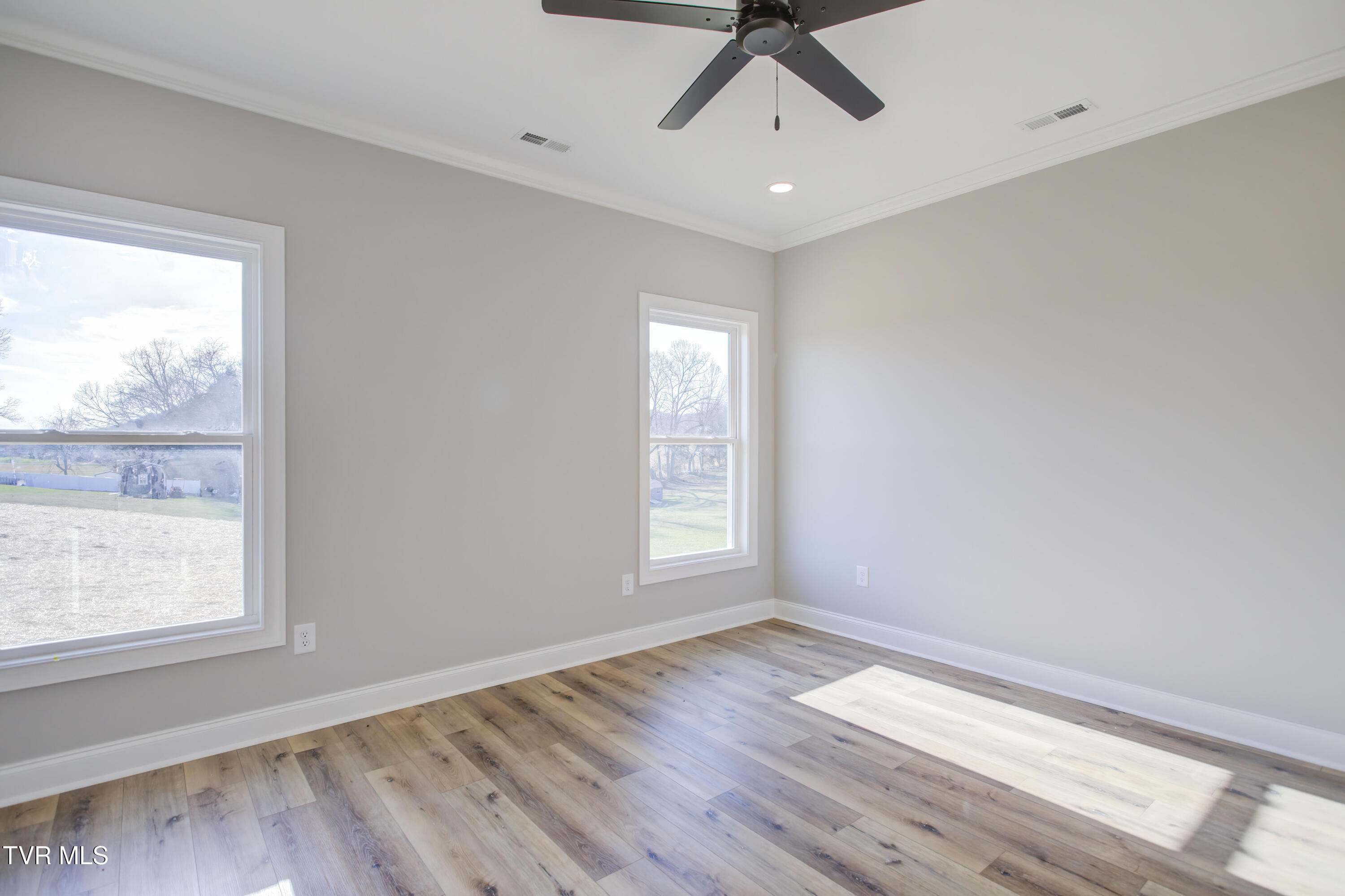 943 Sugar Hollow Road Piney Flats, TN 37686 - Photo 20 of 34 943 Sugar Hollow Road (18)