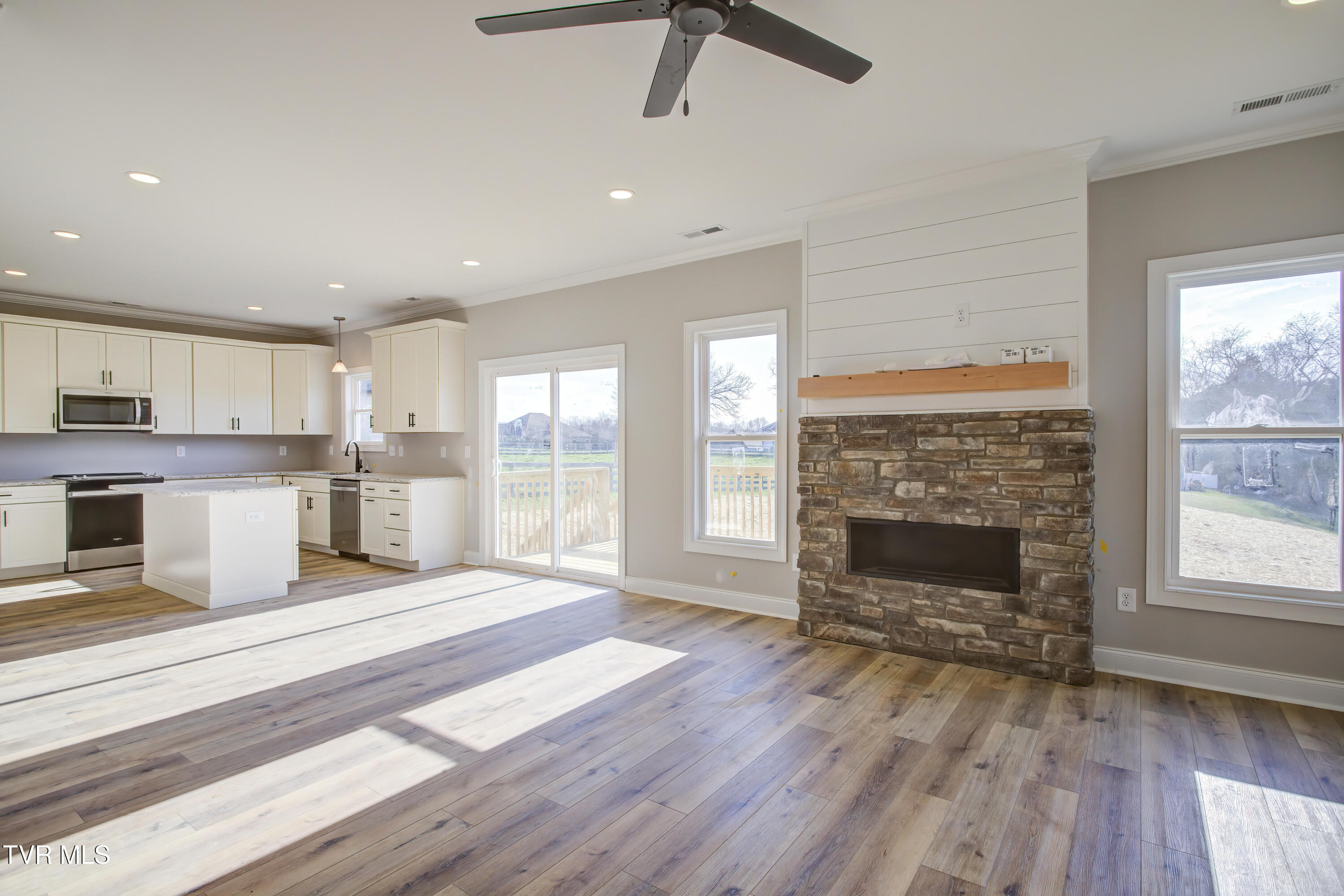 943 Sugar Hollow Road Piney Flats, TN 37686 - Photo 8 of 34 943 Sugar Hollow Road (8)