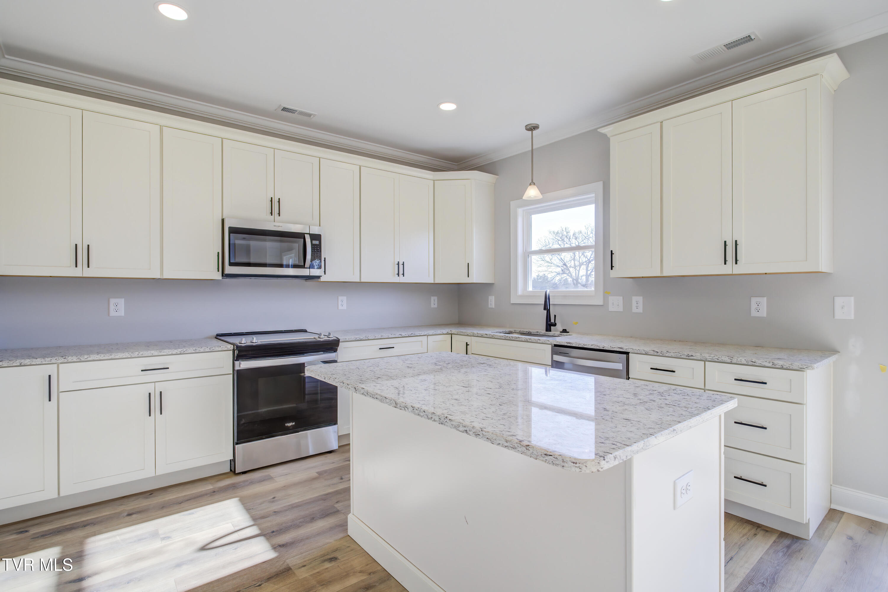 943 Sugar Hollow Road Piney Flats, TN 37686 - Photo 10 of 34 943 Sugar Hollow Road (10)